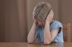 父母在帮助患抑郁症的孩子时，最常见的7个错误！